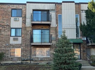 1455 N Winslowe Dr UNIT 201, Palatine, IL 60074