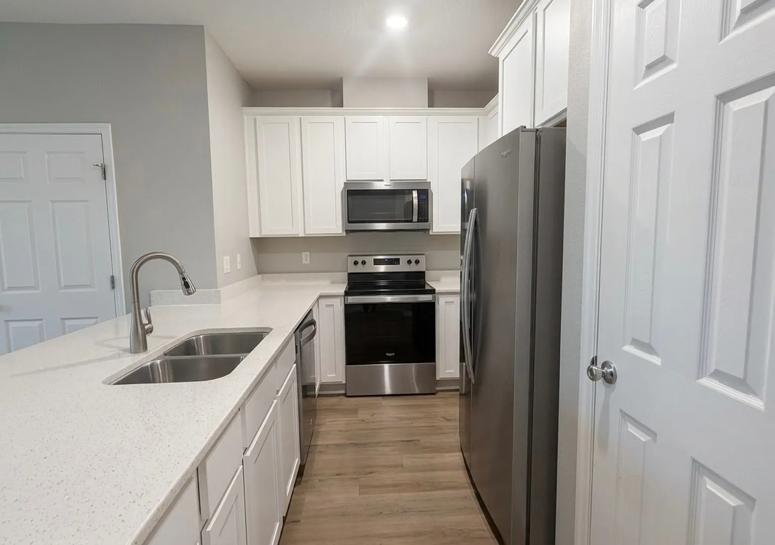Orchard Park 3/2.5 Townhome Available Now || Convenient Location with Community Amenities — Photo 4