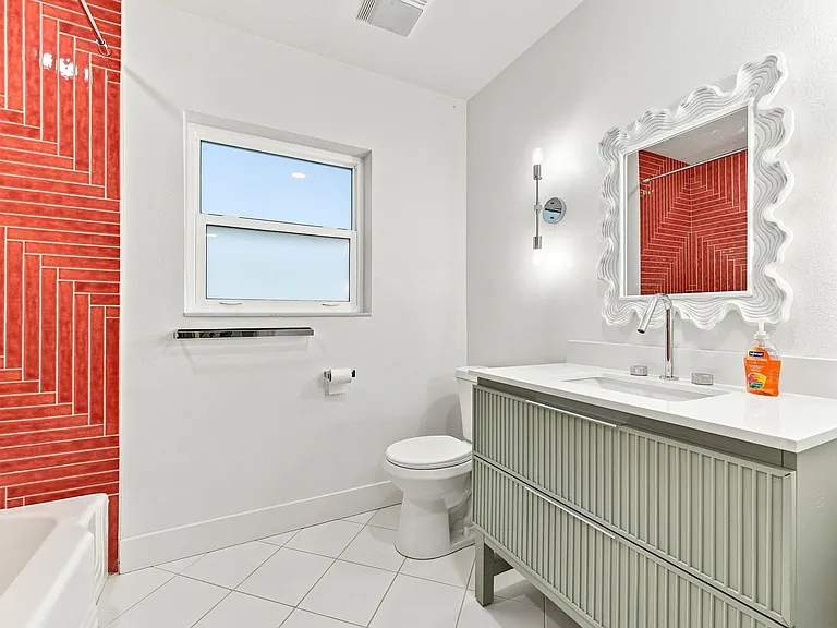 1161 Howard St — Photo 31