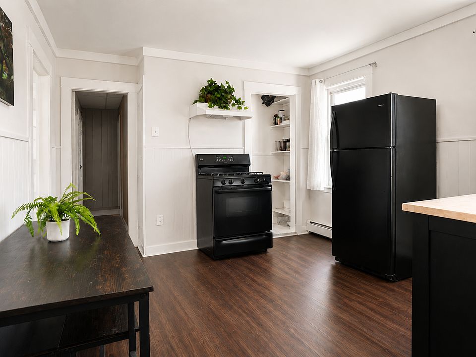 1st image of 24 Tracey St #2
