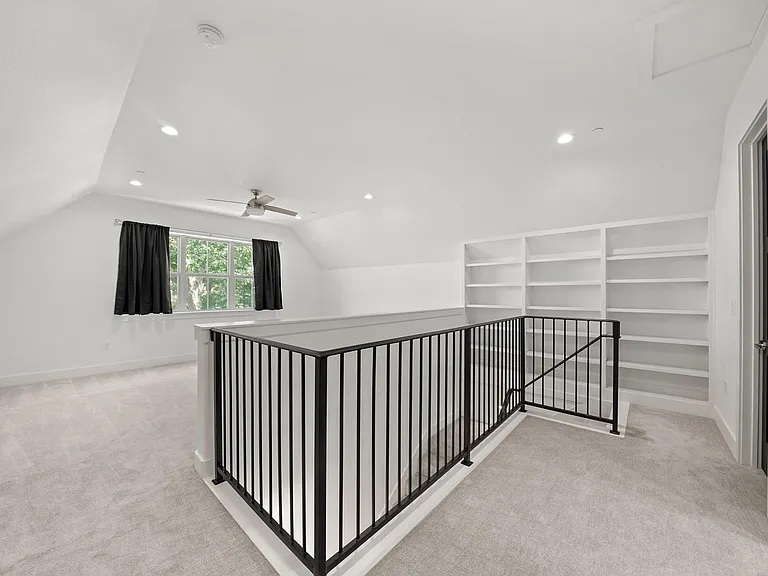5345 Larkin St — Photo 20