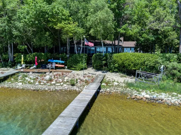 4152 N Omena Point Rd, Omena, MI 49674