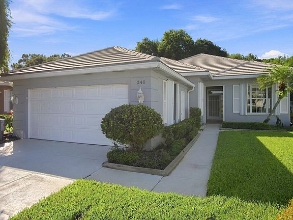 3rd image of 240 NW Bentley Circle