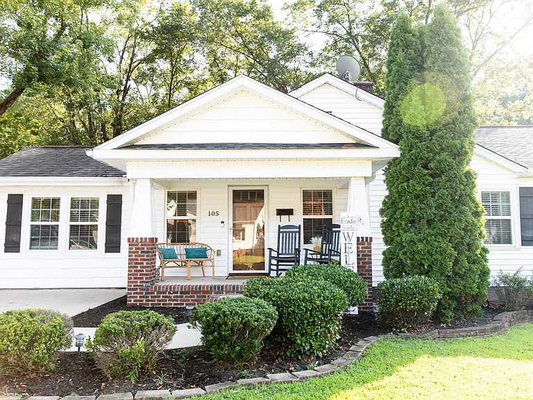 105 Harrington Ave — Photo 3