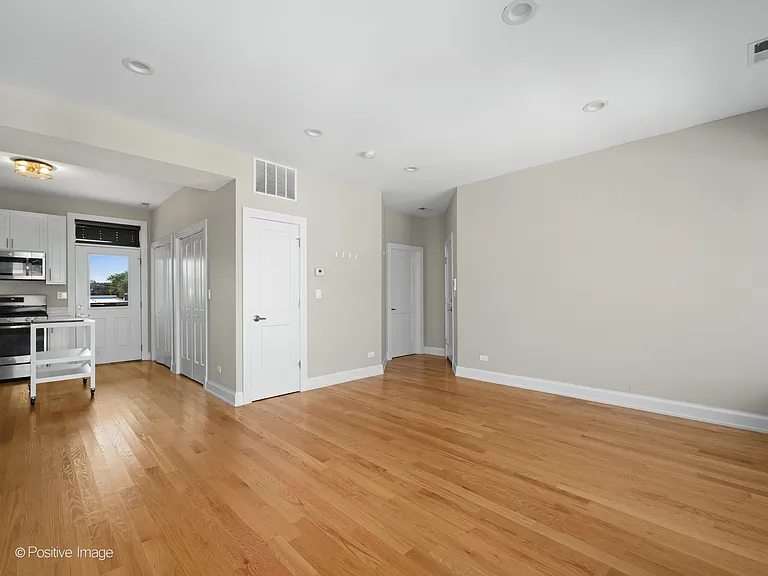 2329 W Chicago Ave — Photo 7