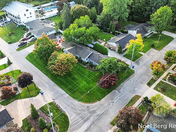 3rd image of 416 Buena Vista Dr