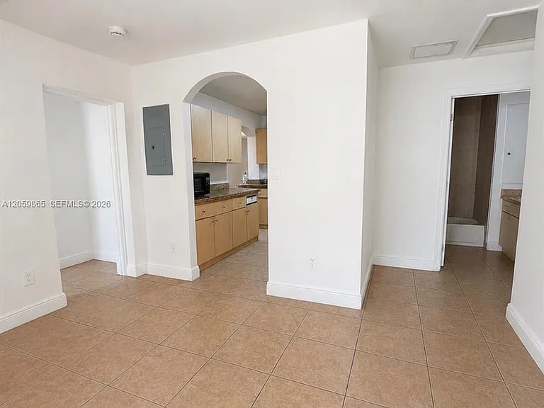 5202 NE 14th Ter — Photo 7