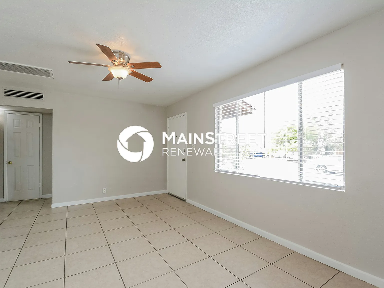 6122 E Sylvane St — Photo 2