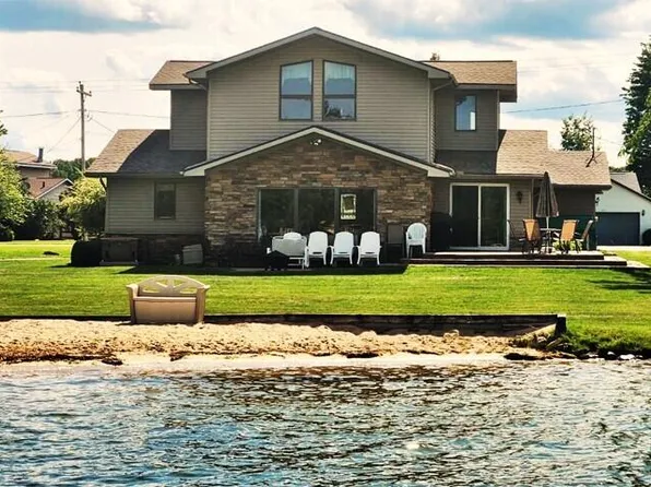 7216 Holiday Dr, Stanwood, MI 49346