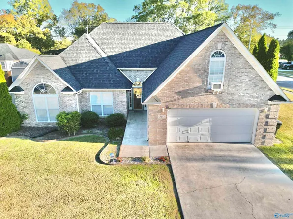 210 Deer Tracks Cir, Owens X Rds, AL 35763