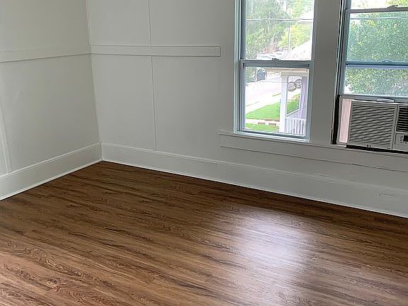 3rd image of 703 SE Tuscawilla Ave