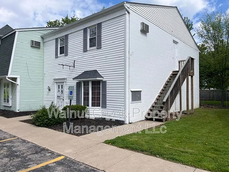 1 bed, 1.0 bath, 700 sqft, $795 — Photo 1