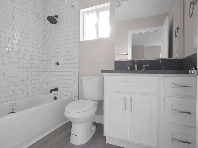 Sunset Cliffs Apartments — Photo 28