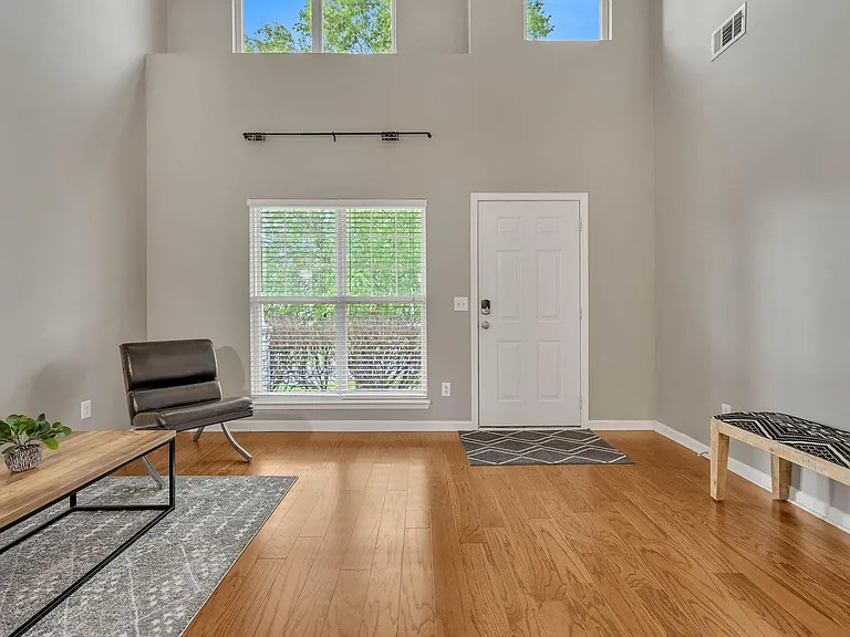 407 Normandy Cir — Photo 9