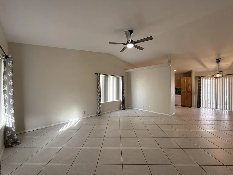 4408 S Caitlan Ave — Photo 4