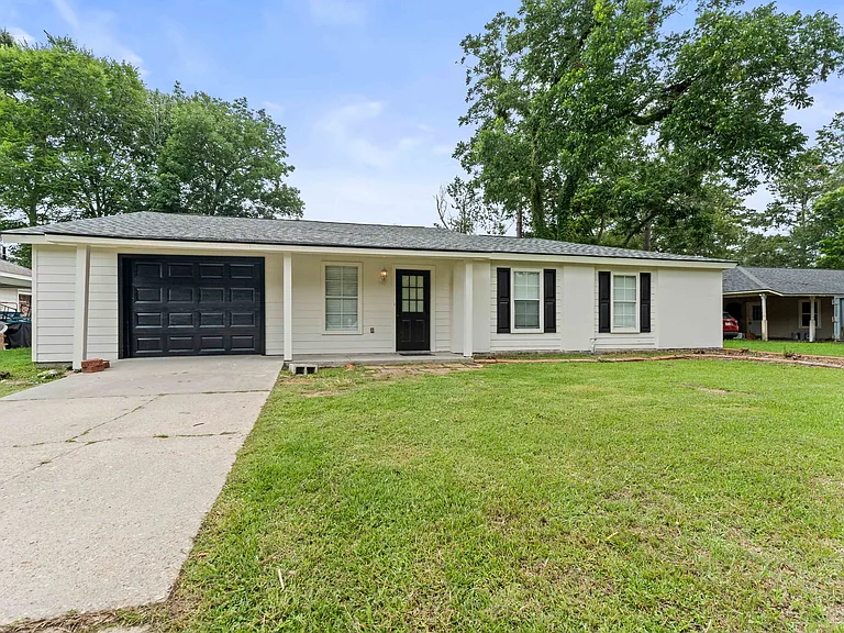 30700 Country Club Ln — Photo 1