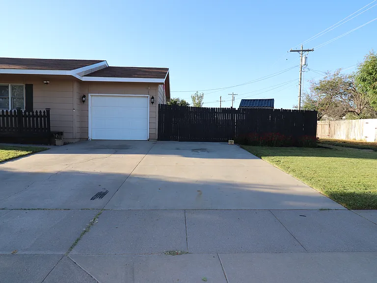 703 Arkansas Ave — Photo 53