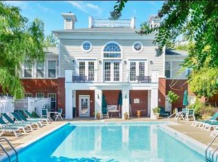 1645 International Dr #TOWNHOUSE 7, McLean, VA 22102