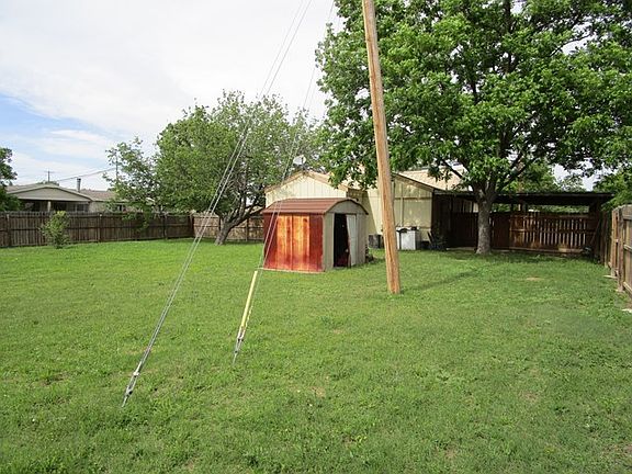3rd image of 712 S Concho Ave