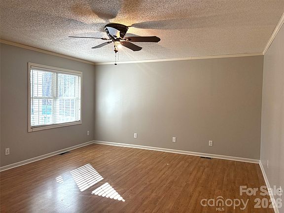 5th image of 275 Holiday Rd