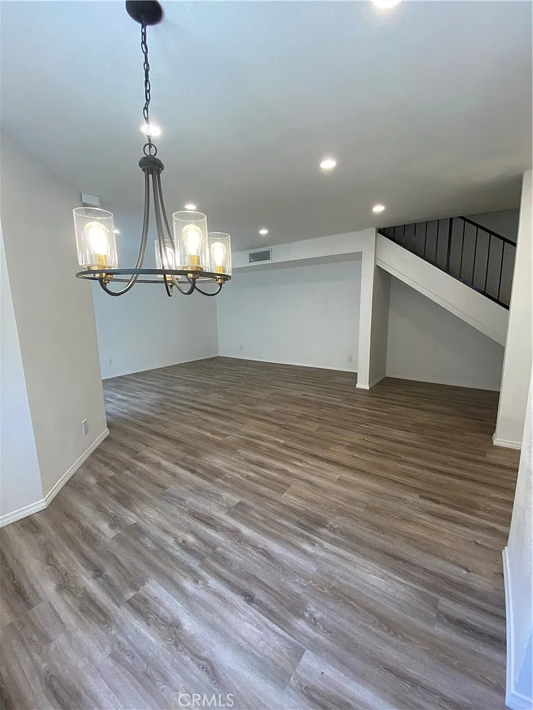 3 bed, 1108 sqft, $3,050 — Photo 2