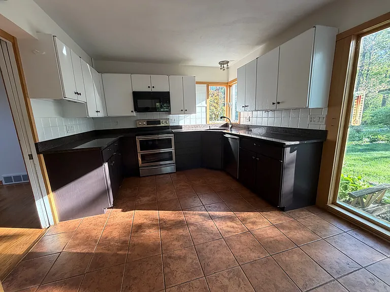 165 Heather Ln — Photo 11