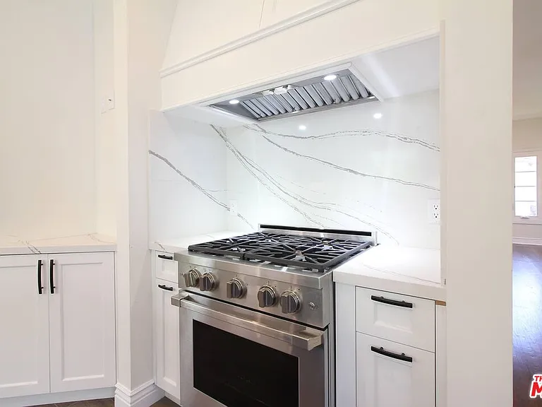 442 S Roxbury Dr #A — Photo 11