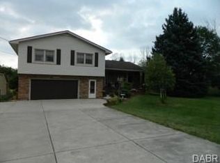 2832 Troy Rd, Springfield, OH 45504