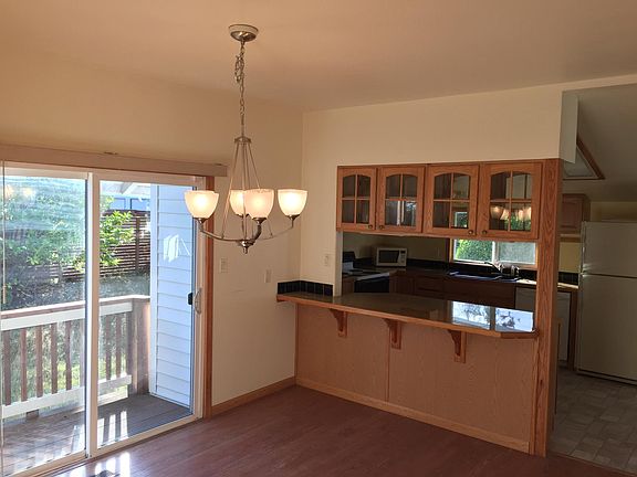 4th image of 1104 Sidney Ave