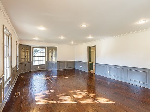 4th image of 2212 Bridlewood Dr