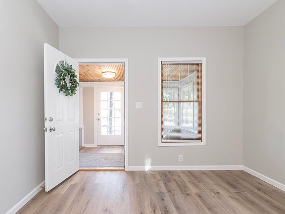 4th image of 805 Woodward Ave