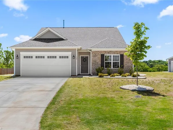 448 Altavista Dr, Clemmons, NC 27012