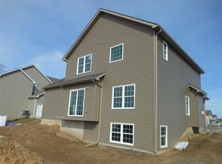 2002 E Arrow Leaf Ln, Valparaiso, IN 46383