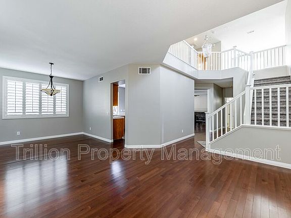 3rd image of 43042 Kensington Pl