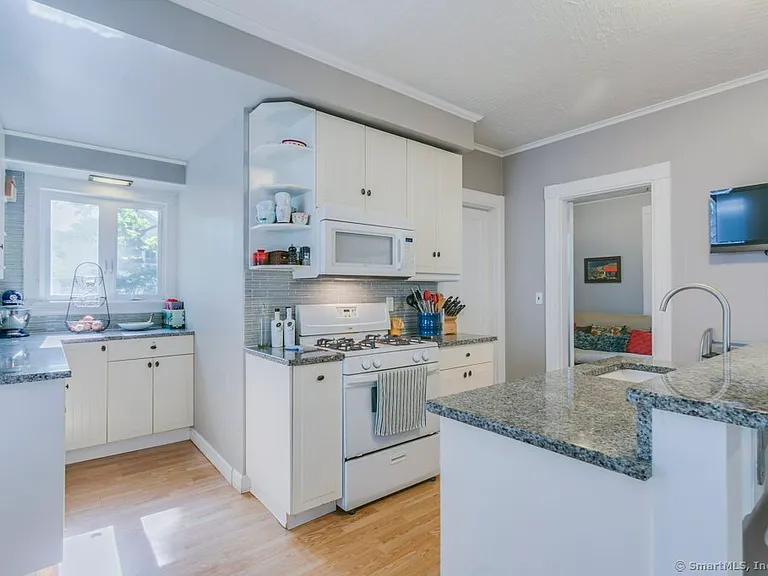 28 Edwards St #1 — Photo 9