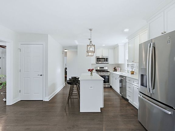 5th image of 740 Prairie Ave