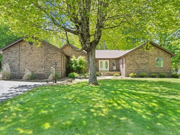 526 Wandering Ln, Beaver, WV 25813