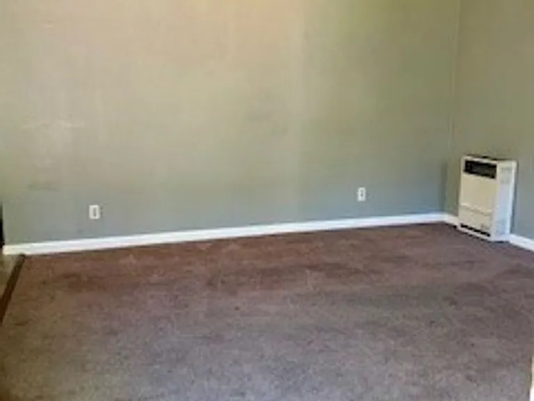 18492 Rozier Ave — Photo 4