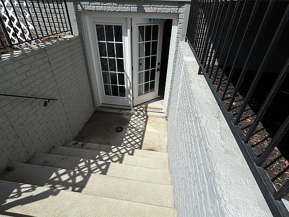 4th image of 475 Vandegrift Rd