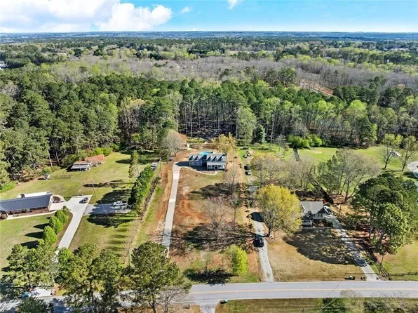 2950 Camp Mitchell Rd, Loganville, GA 30052