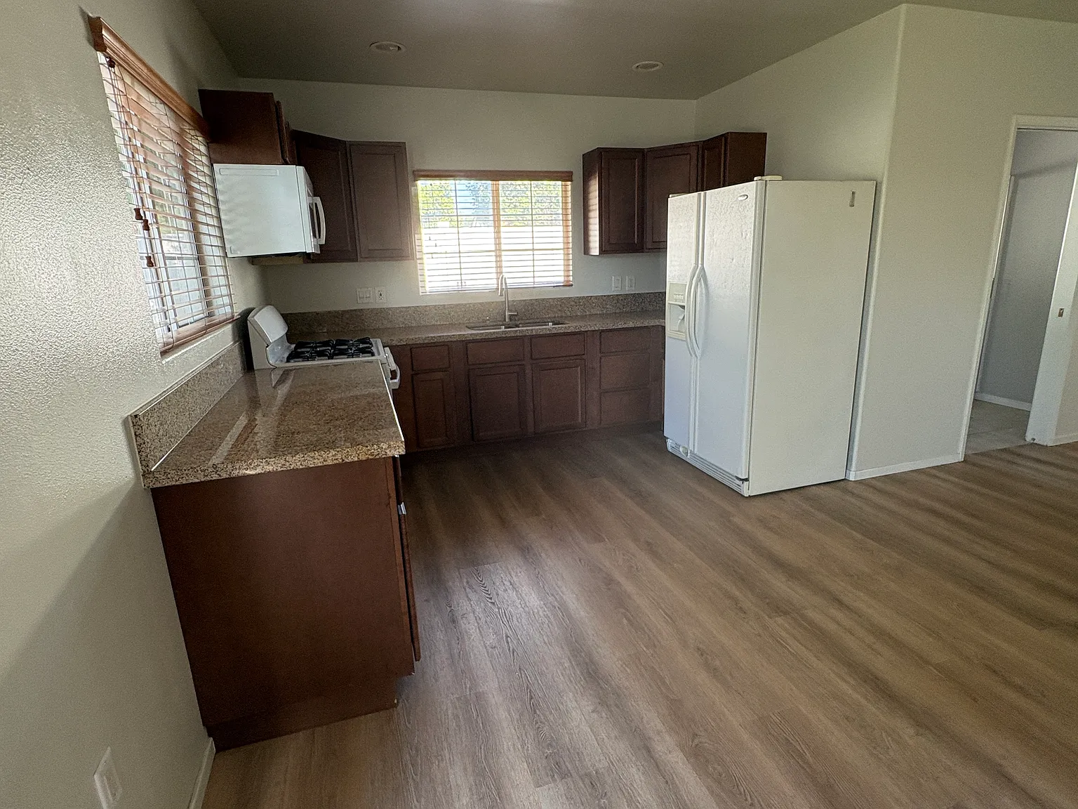 1 bed, 800 sqft, $2,200 — Photo 3