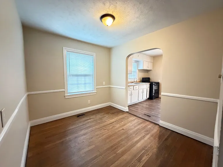 825 Parkway Dr — Photo 18