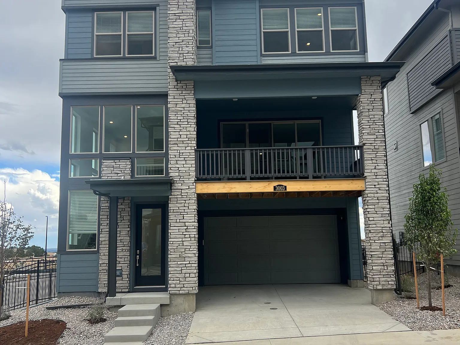 4 bed, 3.5 bath, 2580 sqft, $3,700 — Photo 1