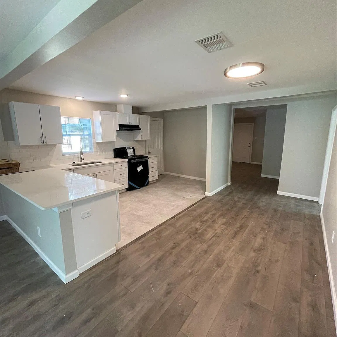 3 bed, 2.0 bath, 1391 sqft, $1,800 — Photo 1