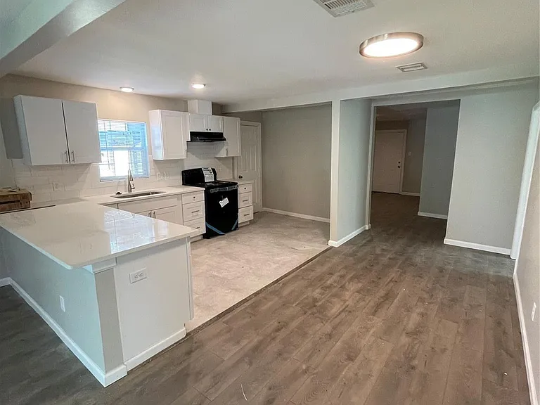 3211 Retta St — Photo 1