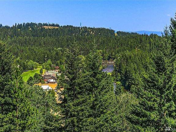 Enjoy beautiful views of the Yakima River, Sun Country Golf Course & the Cascade Mountains.