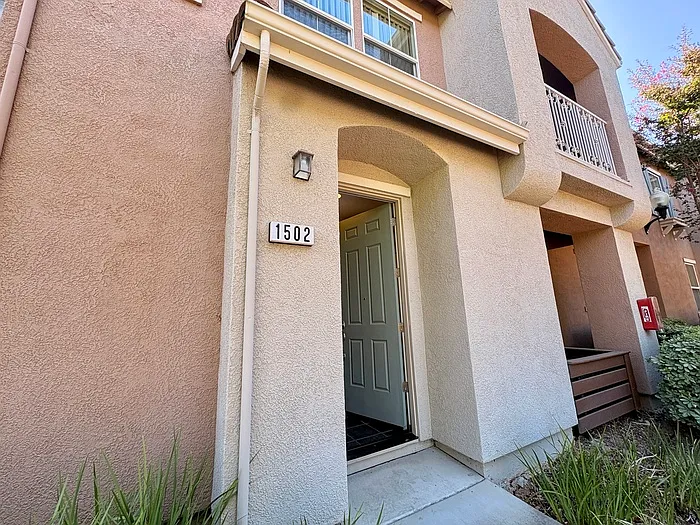 2 bed, 2.0 bath, 1050 sqft, $2,195 — Photo 2