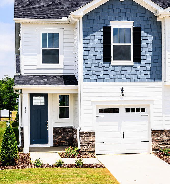 1st image of 31 Silver Pine Dr