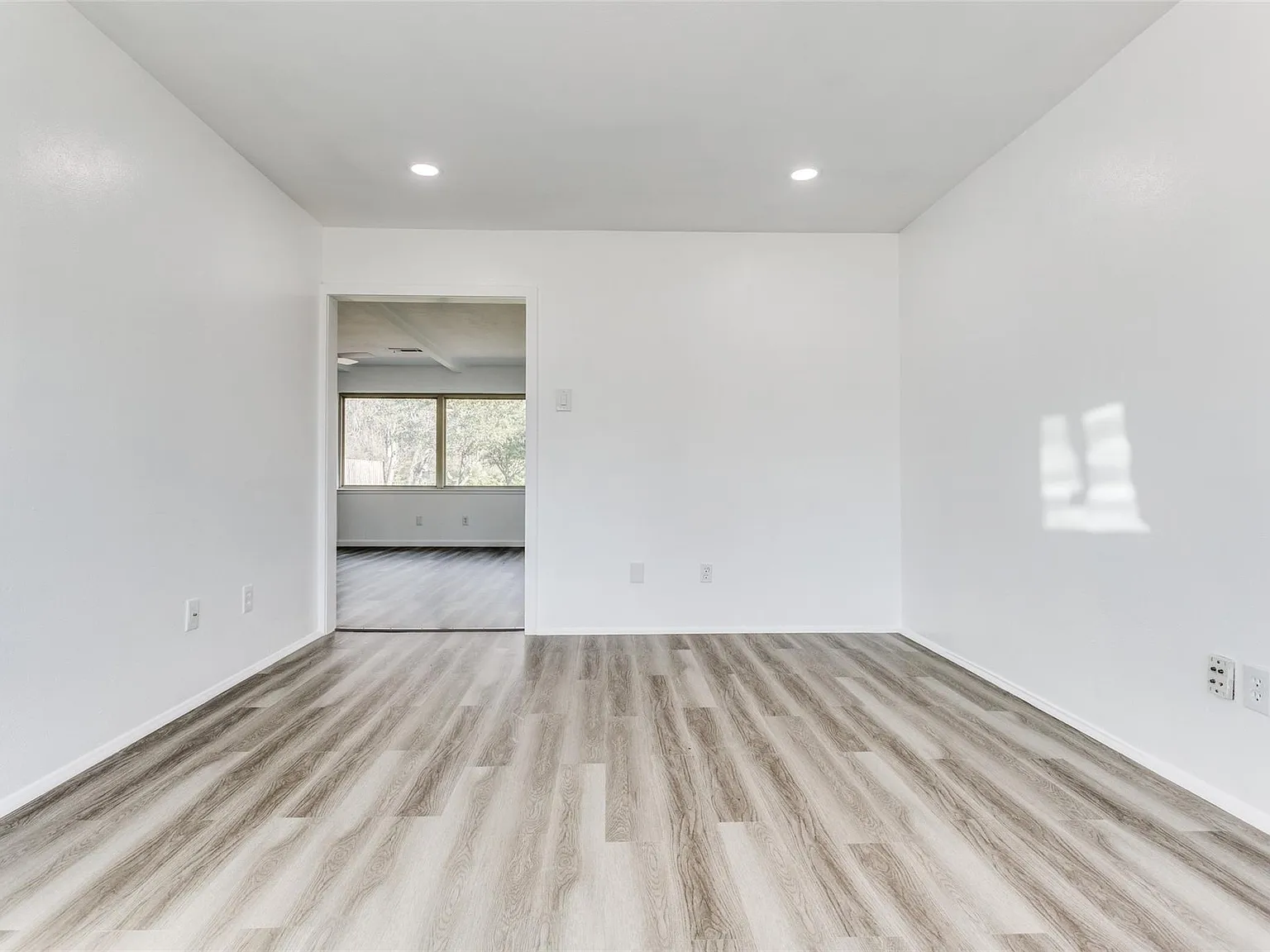 4 bed, 1760 sqft, $3,200 — Photo 4