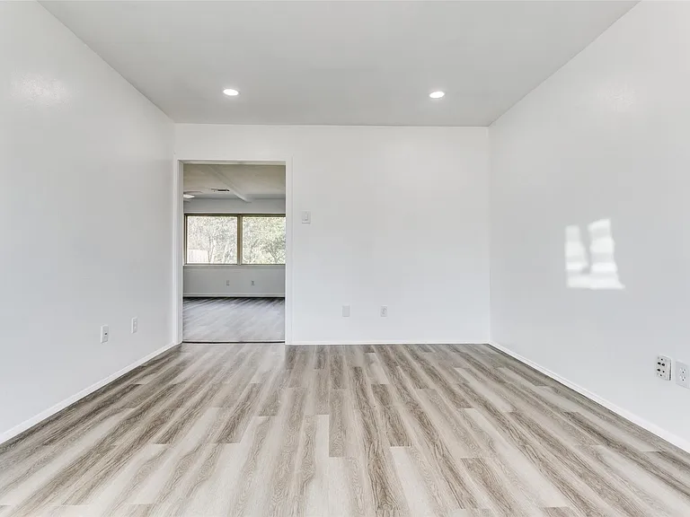 1606 W Shore Dr — Photo 4